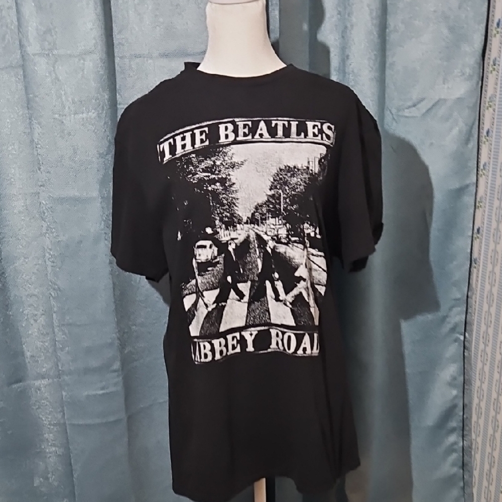 The Beatles Black and White "Abbey Road" Short Sleeve Tee Shirt - Size Large-EUC